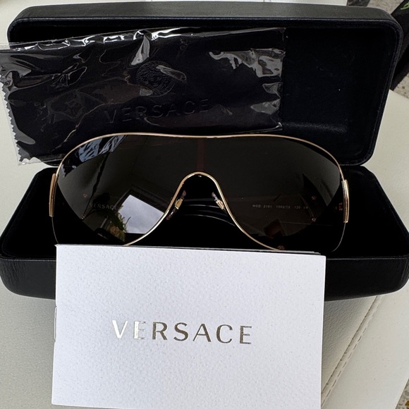 Authentic Versace Shield Gold Frame Sunglasses with Medusa Logo - NWT - Mod 2101 - Picture 10 of 13